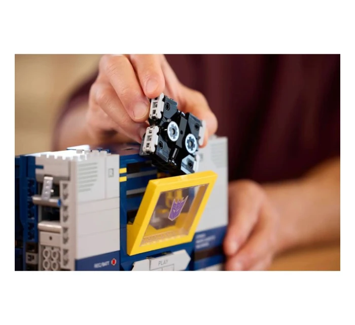 LEGO 10358 ICONS - Transformers: Soundwave