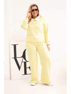 Komplet dámský masełko Plus Size se širokými nohavicemi a límečkem žlutý