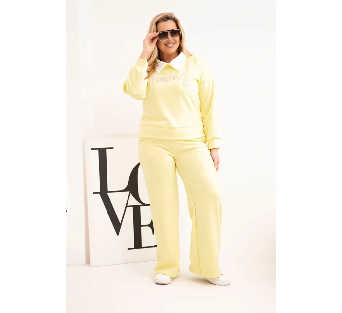 Komplet dámský masełko Plus Size se širokými nohavicemi a límečkem žlutý