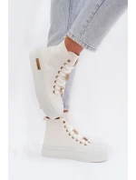 Dámské plátěné tenisky na platformě s ozdobnými připínkami – bílé Gracella Dámské plátěné tenisky na platformě s ozdobnými připínkami – bílé Gracella