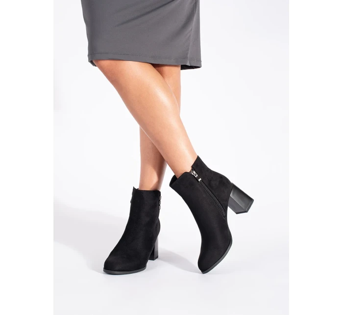Výborné dámské černé kotníčkové boty na širokém podpatku Výborné dámské černé kotníčkové boty na širokém podpatku