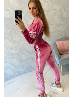 Velurová souprava s nápisem Queen fuchsia