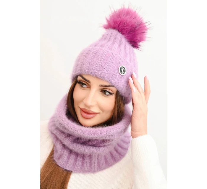 Dámská čepice s kapucí a pleteným vzorem bílá