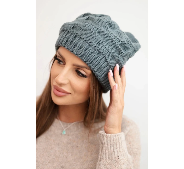 Dámská zimní čepice z vlny s ozdobným pletením model 21782969 tmavě šedá - K-Fashion