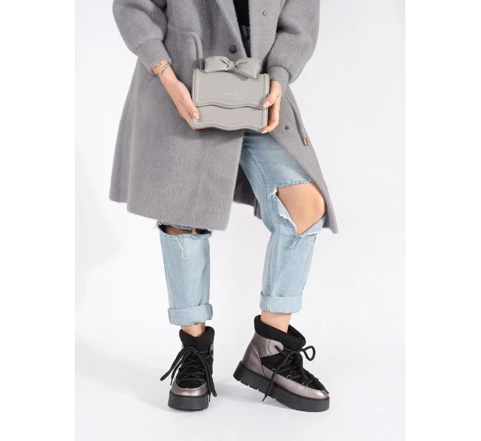 Pěkné dámské černé  sněhule platforma