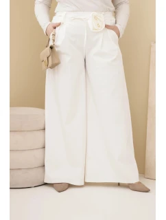 Dámské kalhoty Plus Size s širokou nohavicí a ozdobným květem v pase ecru