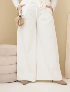 Dámské kalhoty Plus Size s širokou nohavicí a ozdobným květem v pase ecru