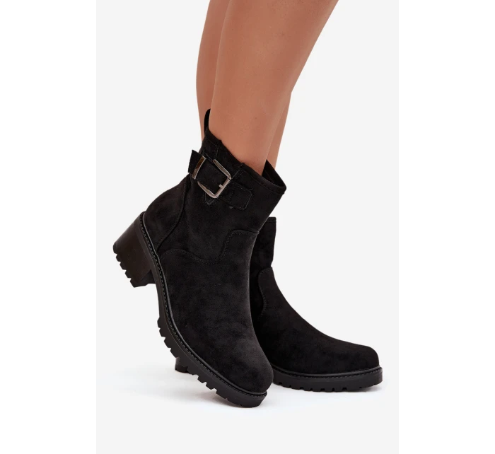Zateplené dámské kotníkové boty na nízkém podpatku s přezkou Černé Helvina Zateplené dámské kotníkové boty na nízkém podpatku s přezkou Černé Helvina