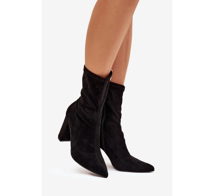 Dámské botky Rosivelle – na sloupkovém podpatku, černé s prošitím Dámské botky Rosivelle – na sloupkovém podpatku, černé s prošitím