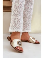 Kožené sandály s ozdobou na plochém podpatku Zazoo model 21682450 zlaté - Boto