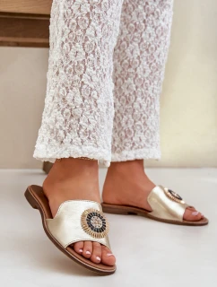 Kožené sandály s ozdobou na plochém podpatku Zazoo model 21682450 zlaté - Boto