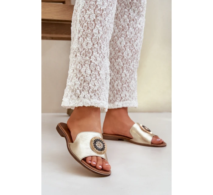 Kožené sandály s ozdobou na plochém podpatku Zazoo model 21682450 zlaté - Boto