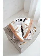 Dámské tenisky z pravé kůže na platformě model 22069622 Bílé - VINCEZA Dámské tenisky z pravé kůže na platformě model 22069622 Bílé - VINCEZA