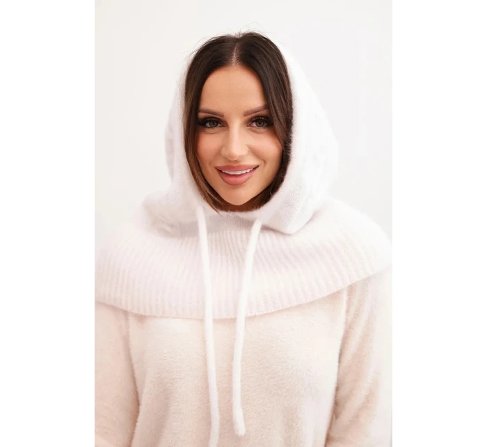 Dámská čepice s kapucí a pleteným vzorem bílá