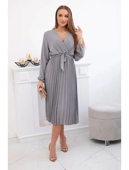 Šaty se model 21908513 plisovaným lemem šedý - K-Fashion Šaty se model 21908513 plisovaným lemem šedý - K-Fashion