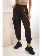 Dámské bavlněné cargo kalhoty s kapsami a řetízkem hnědé Dámské bavlněné cargo kalhoty s kapsami a řetízkem hnědé