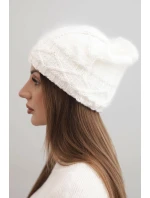 Dámská zimní čepice s vlnou v hrubém copánkovém pletení K481 bílá Dámská zimní čepice s vlnou v hrubém copánkovém pletení K481 bílá