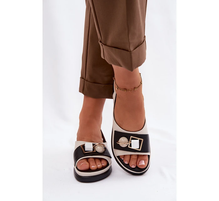 Kožené dámské sandály s ozdobou D&A model 22101318 Béžové - S.Barski