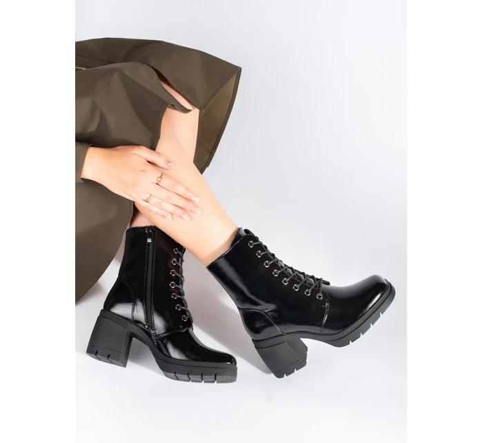 Moderní dámské  kotníčkové boty černé na plochém podpatku