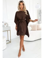 SOFIA Dámské šaty v čokoládové barvě se zavazováním v pase model 20519998 - numoco SOFIA Dámské šaty v čokoládové barvě se zavazováním v pase model 20519998 - numoco