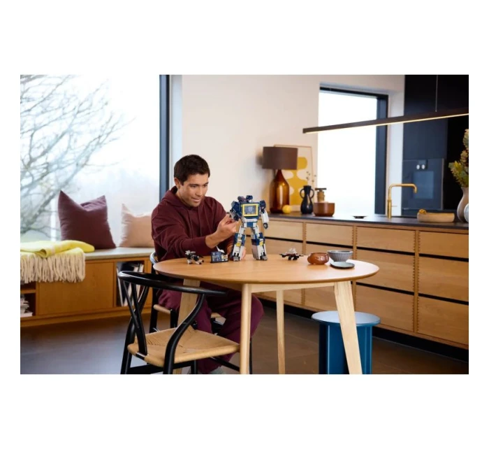 LEGO 10358 ICONS - Transformers: Soundwave