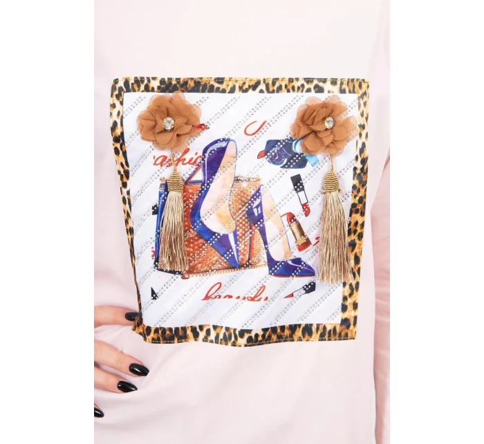 Halenka s 3D grafikou a zdobenými volánky pudrově růžová