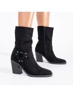 Zajímavé dámské kotníčkové boty na plochém podpatku Zajímavé dámské kotníčkové boty na plochém podpatku