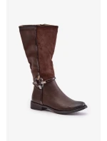 Zateplené Kozačky Na Plochém Podpatku S Přezkou Hnědé model 21881041 - Kesi