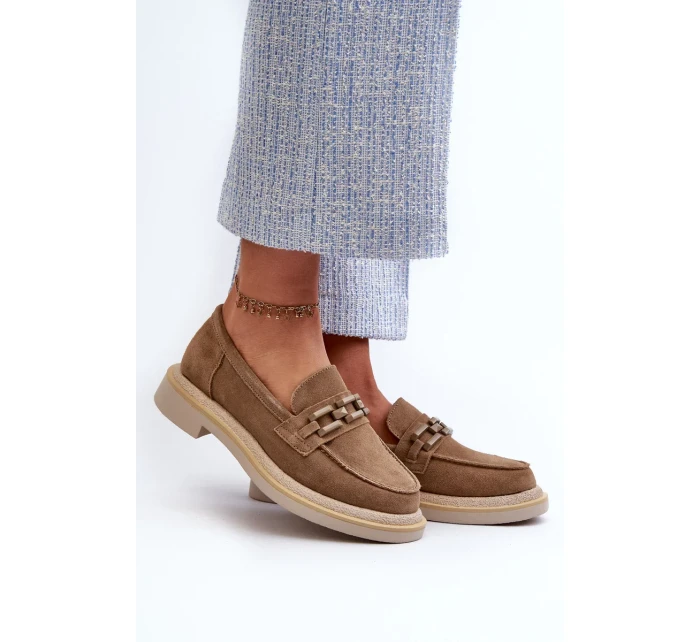 Dámské semišové mokasíny na plochém podpatku s ozdobou D&A Brown Dámské semišové mokasíny na plochém podpatku s ozdobou D&A Brown