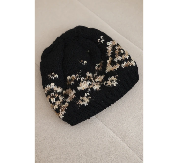 Dámská zimní vlněná čepice s ozdobnými krystalky K399 černá