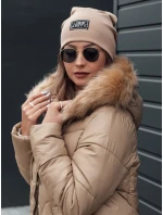 Dámská zimní bunda prošívaná s kapucí béžová model 21981009 - Dstreet Dámská zimní bunda prošívaná s kapucí béžová model 21981009 - Dstreet