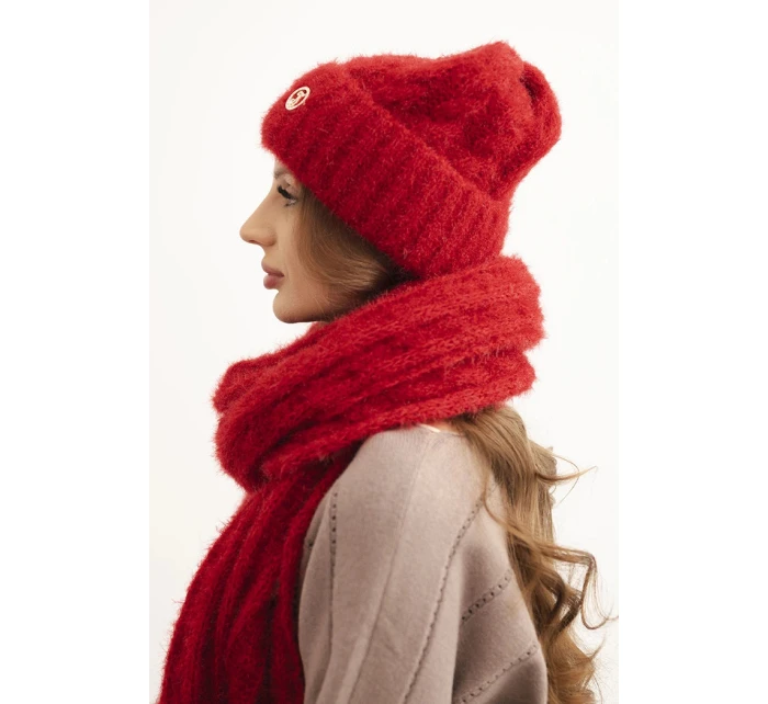 Dámská souprava čepice a šálu s proužkem a ozdobou červená