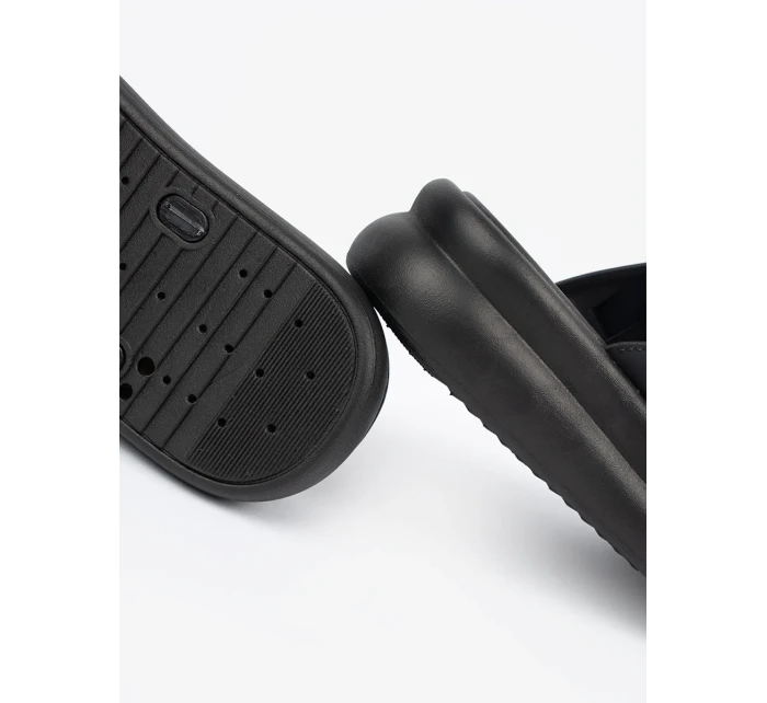 Komfortní černé dámské  nazouváky platforma