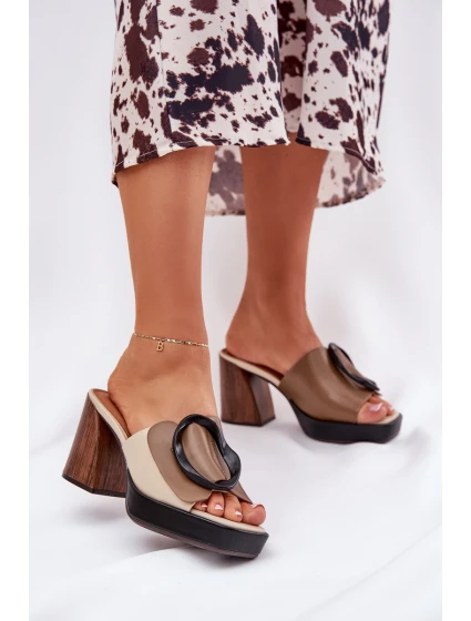 Dámské sandály na podpatku s přezkou model 21687125 - Boto Dámské sandály na podpatku s přezkou model 21687125 - Boto