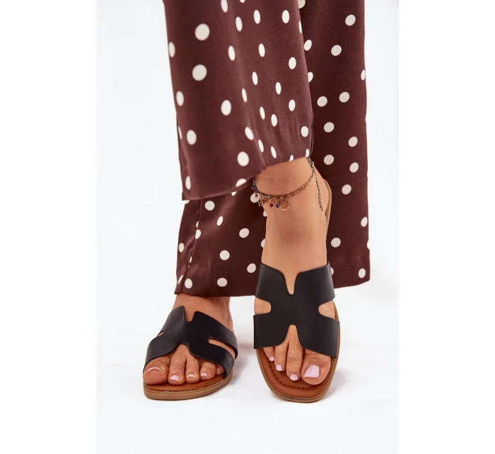 Dámské ploché pantofle s výřezy – černé