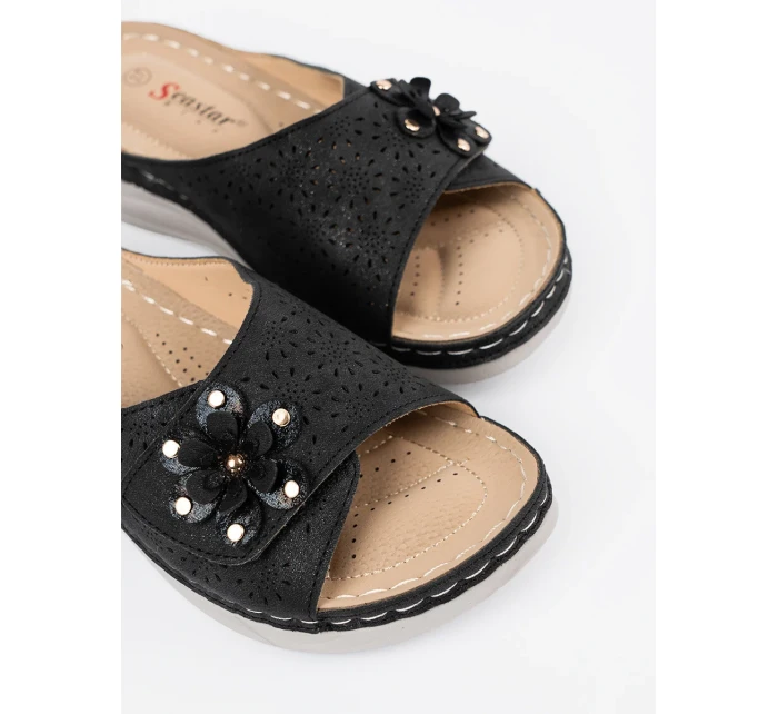 Pohodlné dámské  nazouváky černé na plochém podpatku