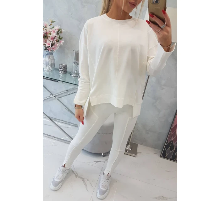 Souprava s oversize halenkou v barvě ecru