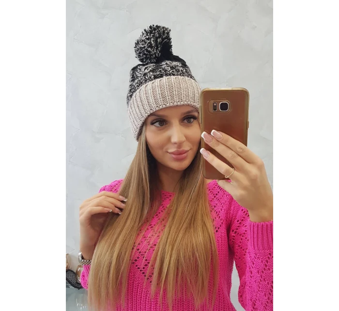 Dámská čepice s bambulí Abigail K326 black+beige Dámská čepice s bambulí Abigail K326 black+beige