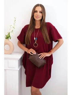 Šaty s kapsami a přívěskem tmavě vínová