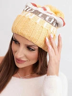 Dámská zimní čepice s vlnou a nápisem s velkým bambulí K422 musardová