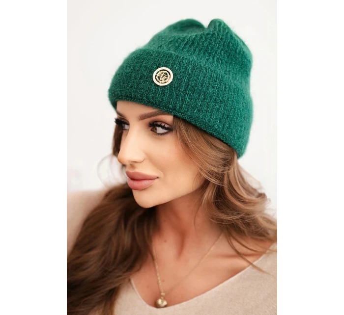 Dámská zimní čepice model 21441770 s ozdobným knoflíkem zelená - K-Fashion Dámská zimní čepice model 21441770 s ozdobným knoflíkem zelená - K-Fashion