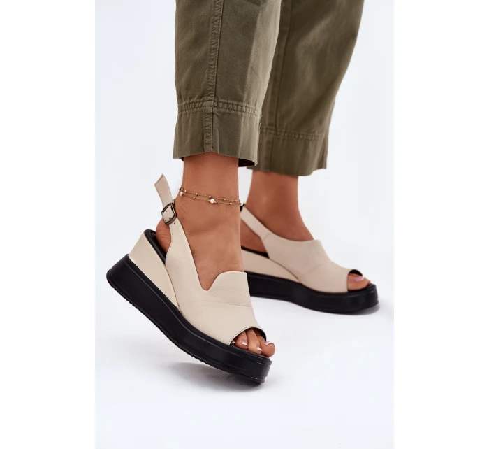 Kožené dámské sandály na klínu model 21697572 béžové - Artiker