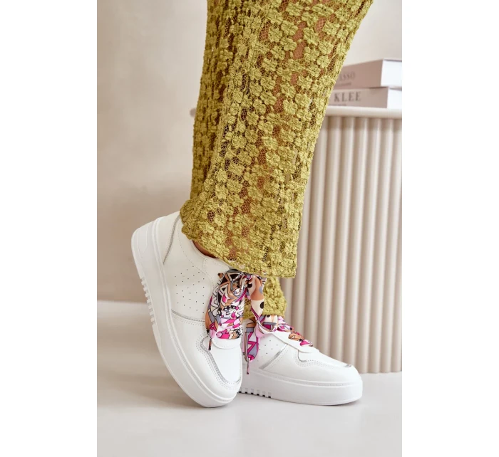 Dámské tenisky na platformě s ozdobným šněrováním bílé model 20458652 - Kesi Dámské tenisky na platformě s ozdobným šněrováním bílé model 20458652 - Kesi