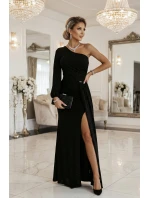 model 21822290 Třpytivé maxi šaty na jedno rameno s asymetrickými rukávy a rozparkem černé - numoco