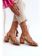 Šněrovací sandály na nízkém podpatku zdobené hřebíčky Camel Chrisele Šněrovací sandály na nízkém podpatku zdobené hřebíčky Camel Chrisele