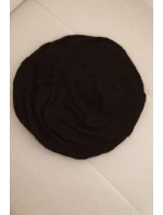 Dámská zimní pletená čepice volného střihu s ozdobným vzorem model 21878079 hnědá - K-Fashion Dámská zimní pletená čepice volného střihu s ozdobným vzorem model 21878079 hnědá - K-Fashion