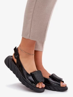Dámské lakované kožené sandály na klínku s ozdobou - černé Artiker