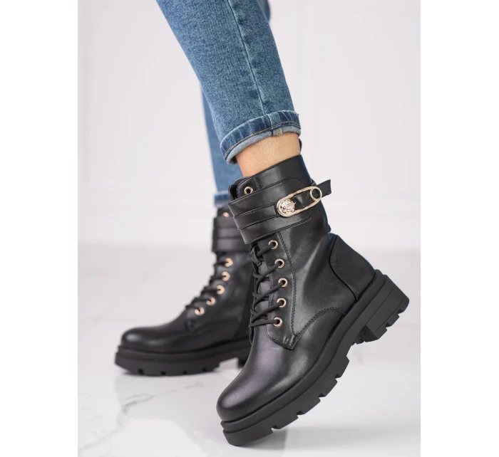 Praktické kotníčkové boty dámské černé na plochém podpatku Praktické kotníčkové boty dámské černé na plochém podpatku