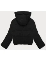 Krátká černá dámská bunda pro přechodné období s odepínací kapucí model 19399060 - J.STYLE Krátká černá dámská bunda pro přechodné období s odepínací kapucí model 19399060 - J.STYLE