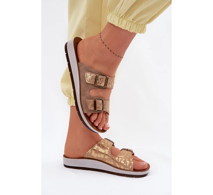 Dámské pantofle Béžové s přezkami model 22094896 - Inblu Dámské pantofle Béžové s přezkami model 22094896 - Inblu